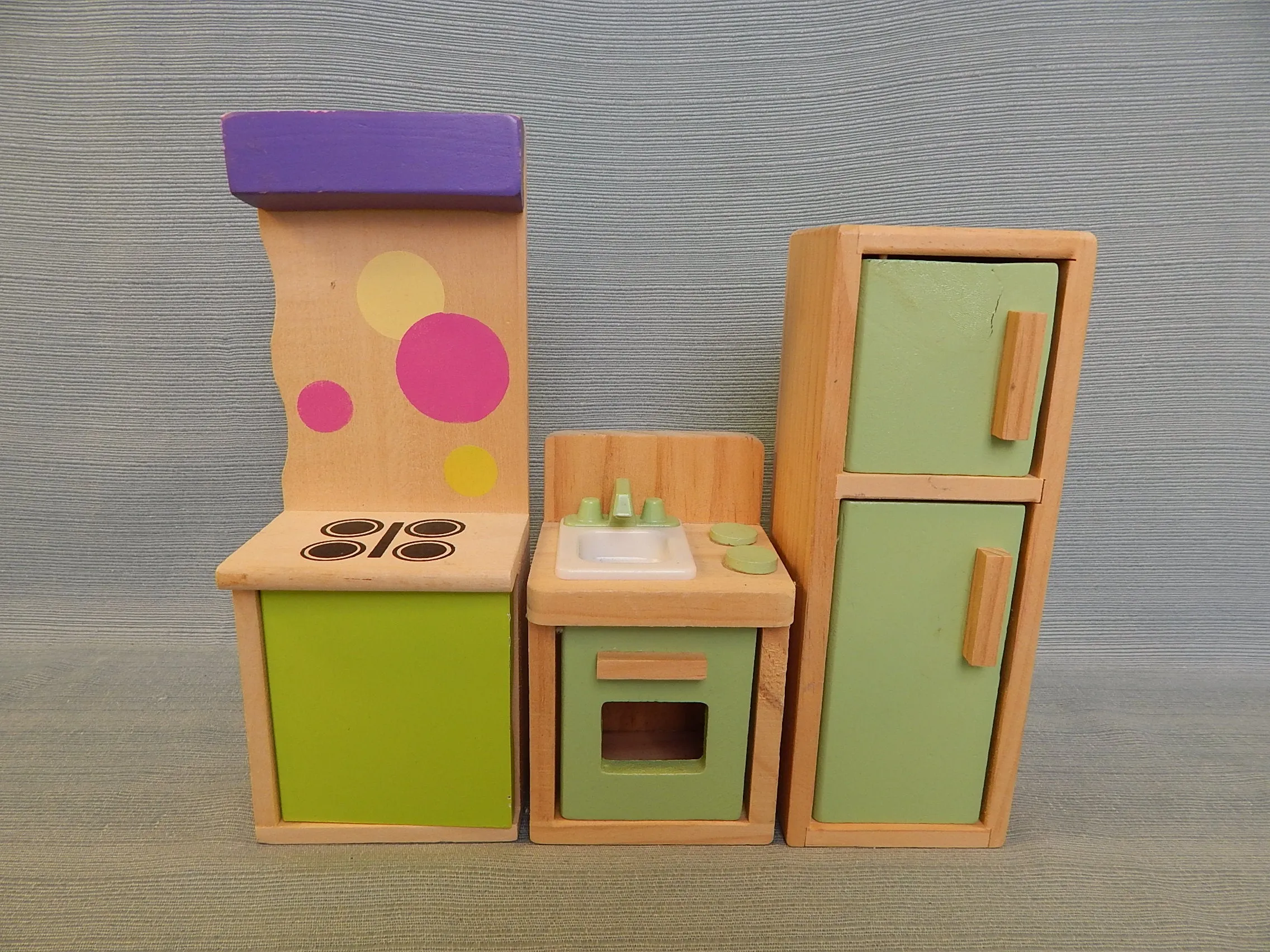 2004 Toys R Us Geoffrey Wood Doll House Furniture - Lot of 11 Pieces